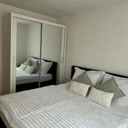 Ferienapartment In Strandnaehe, Mit Balkon Und Meerblick Apartamento Novi Vinodolski